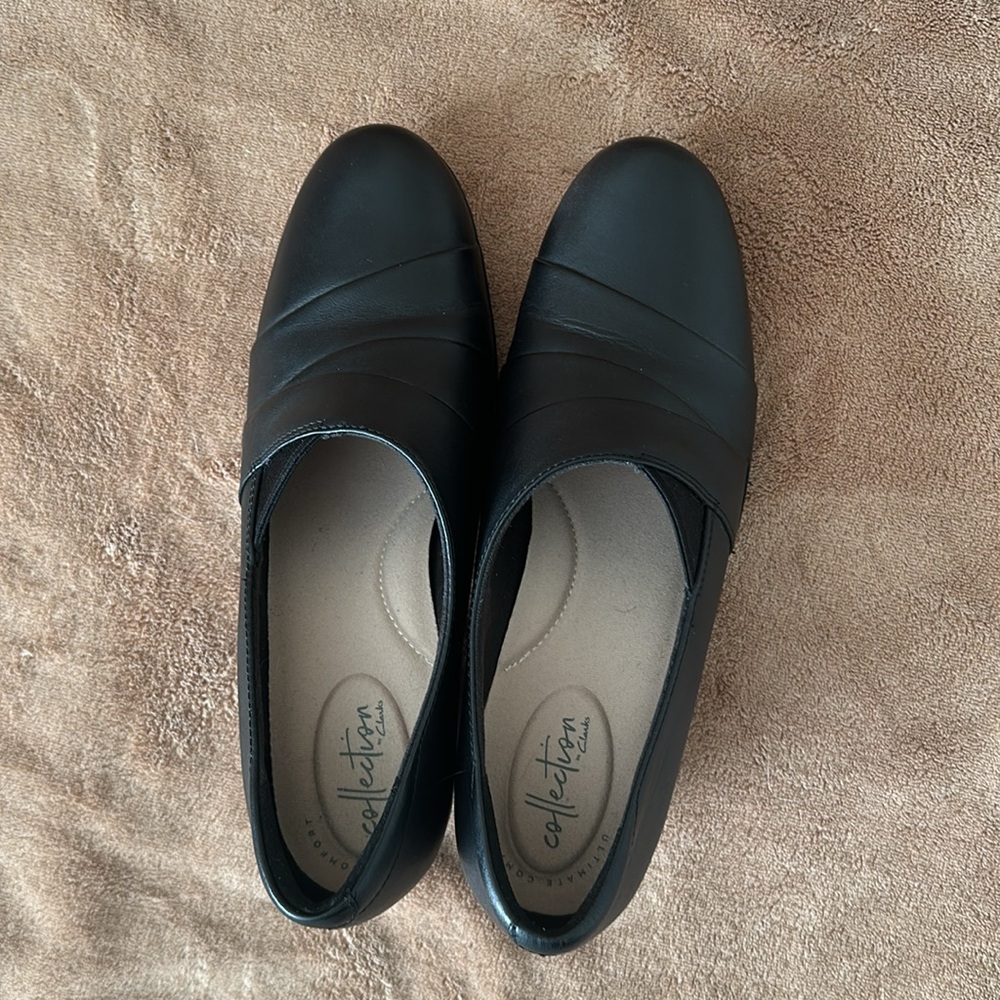 Like NEW Clarks Heels Sz 9M - Picture 4 of 6